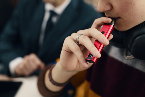 Guide on how to stop vaping in schools